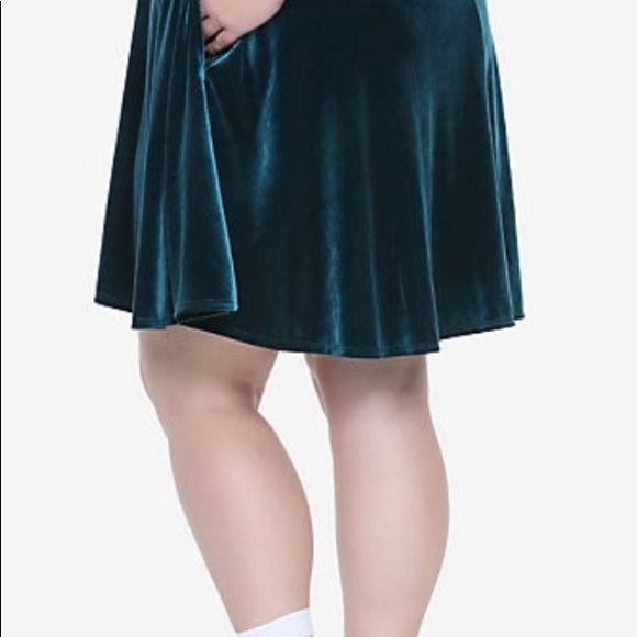 Green Velvet Hot topic Skater Skirt - Picture 3 of 3